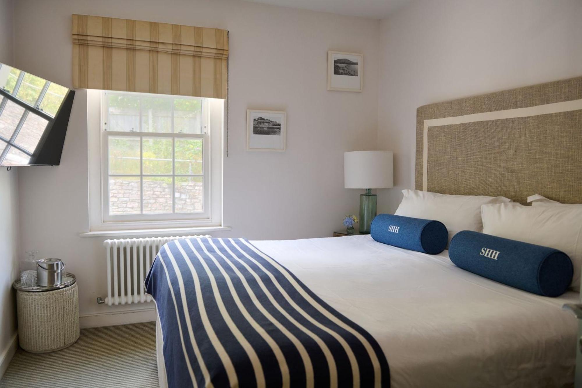 Small Double Room,1690940254:JPEG